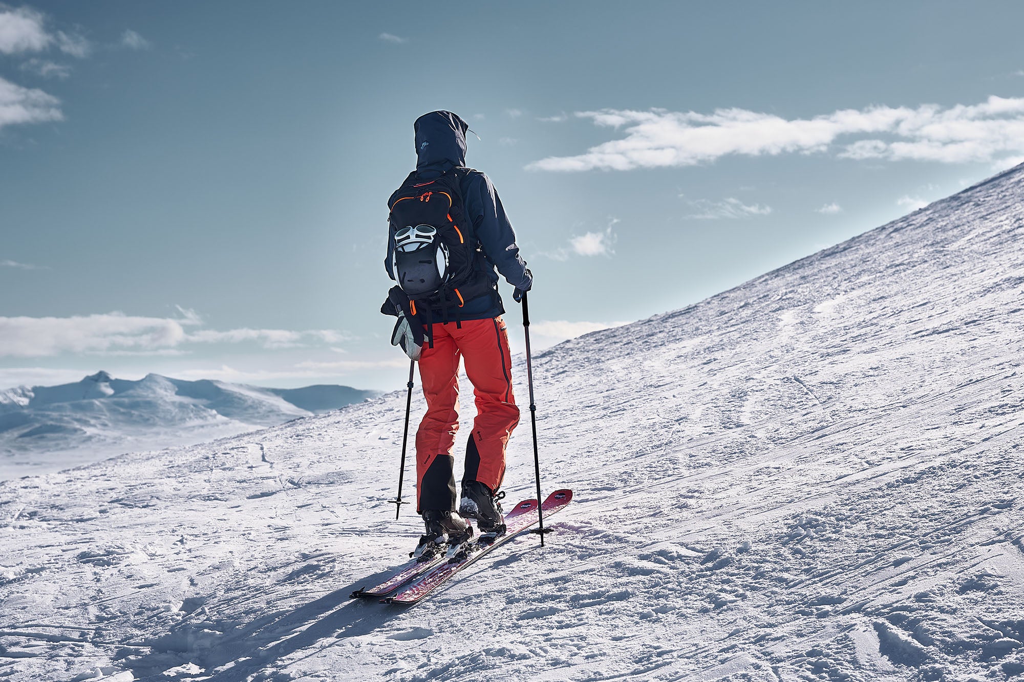 Female skier ascending Getryggen, Åre with a pair of Fluga goggles